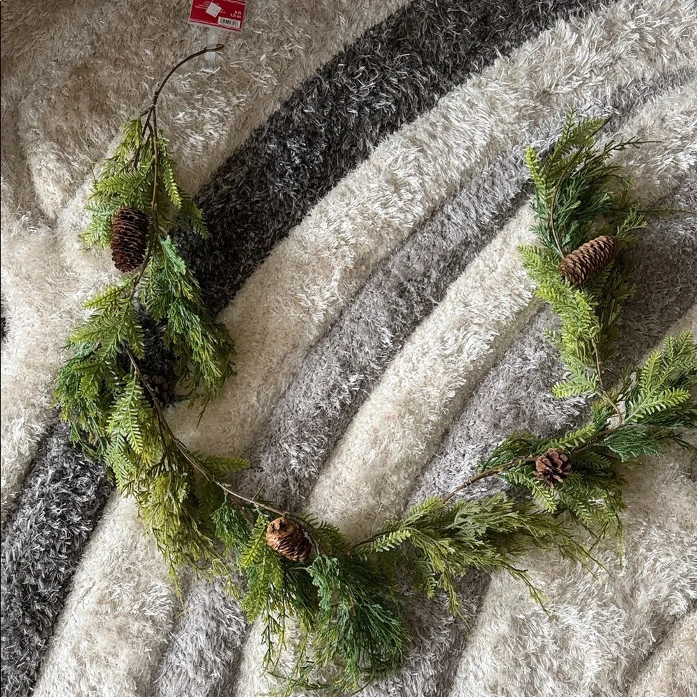 Pine & Pinecone Faux Garland - Green